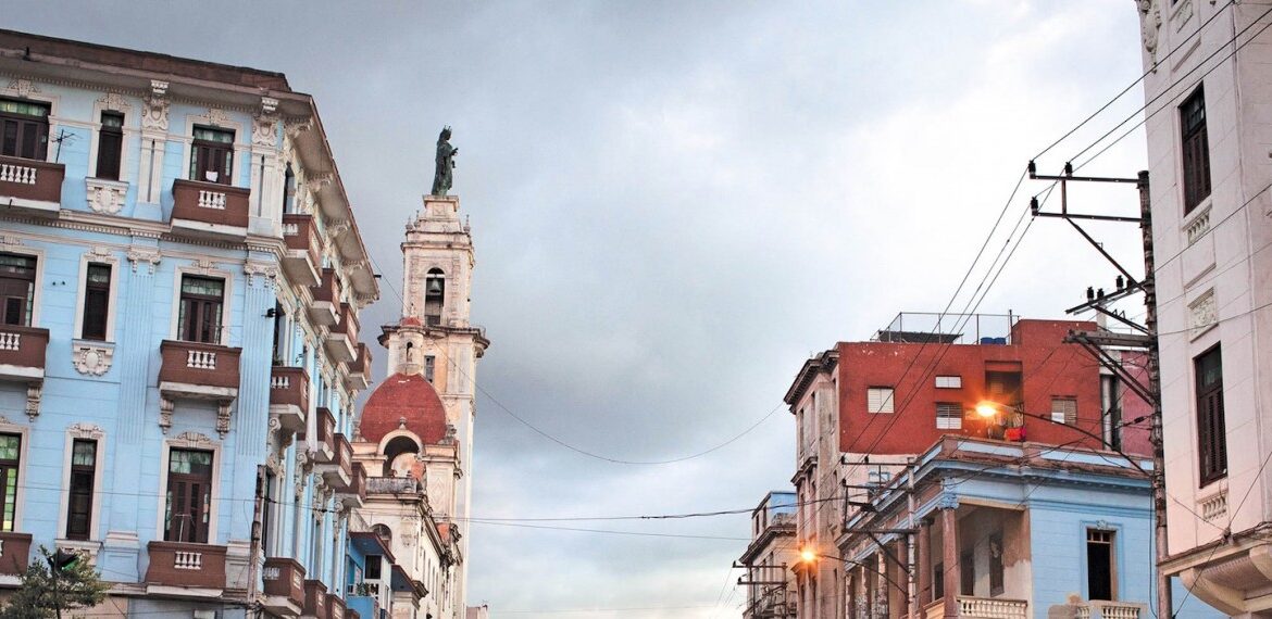 Round trip Cuba with Privaira